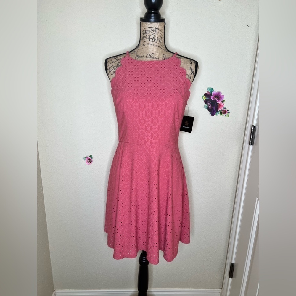 Fortune+Ivy Sleeveless Evelynn Scallop Eyelet Lined Knit Dress in Dark Pink Sz M